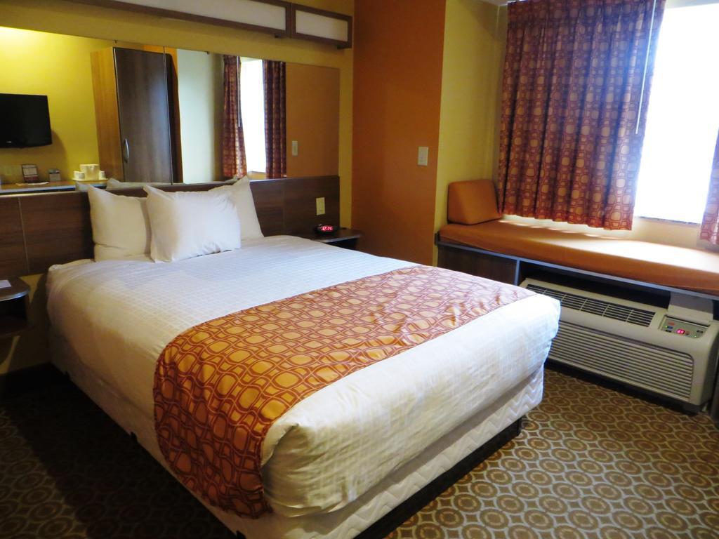 Microtel By Wyndham South Bend Notre Dame University Стая снимка