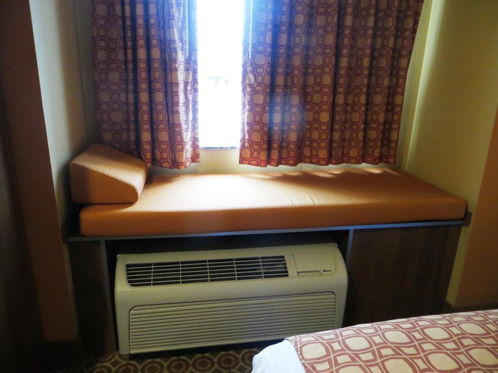 Microtel By Wyndham South Bend Notre Dame University Стая снимка