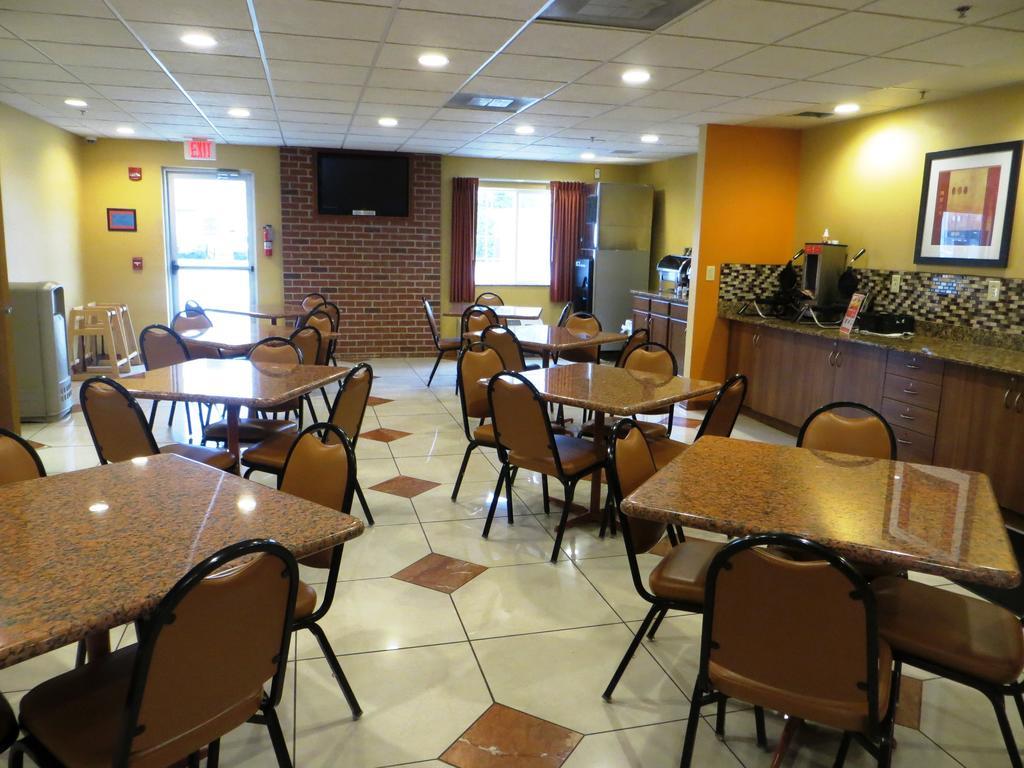 Microtel By Wyndham South Bend Notre Dame University Екстериор снимка